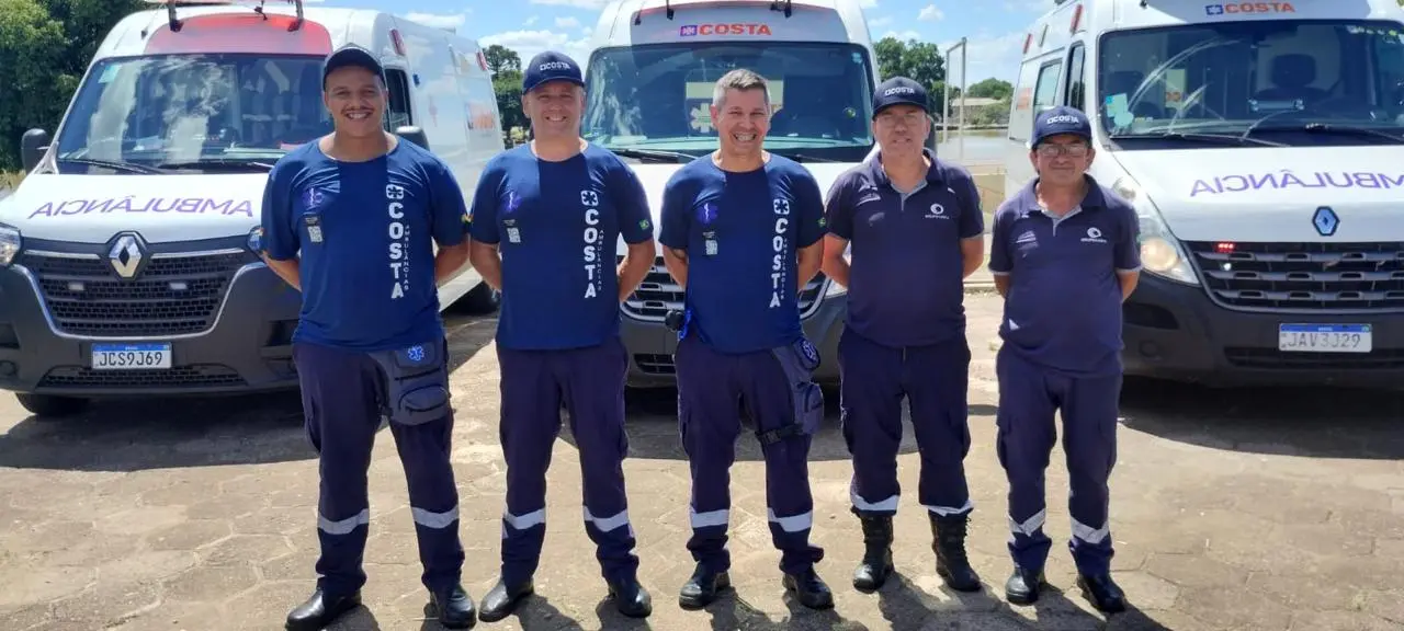 Equipe da Costa Ambulâncias em atendimento